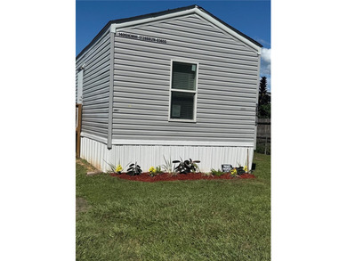 Exceptional 2 Bed, 1 bath home in Zephyrhills with NO HOA!!  NO