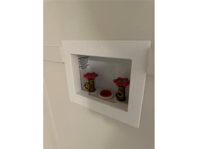 Exceptional 2 Bed, 1 bath home in Zephyrhills with NO HOA!!  NO