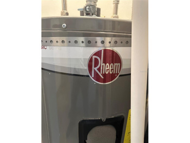 Exceptional 2 Bed, 1 bath home in Zephyrhills with NO HOA!!  NO