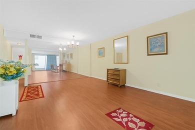 Spacious 1 bed, 1.5 baths condo in the desirable Oakland Club's