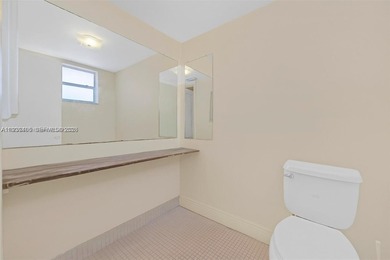Spacious 1 bed, 1.5 baths condo in the desirable Oakland Club's