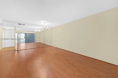 Spacious 1 bed, 1.5 baths condo in the desirable Oakland Club's