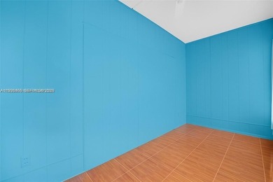 Spacious 1 bed, 1.5 baths condo in the desirable Oakland Club's