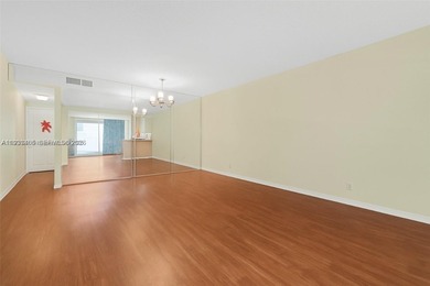 Spacious 1 bed, 1.5 baths condo in the desirable Oakland Club's