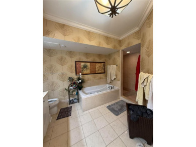 UNFURNISHED AND SPACIOUS THESE 3 BEDS 3 FULL BATHS. CONDO OFFERS