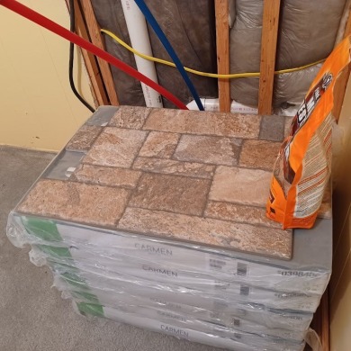 Lake front on Lake Medina with boat ramp and dock. Great views