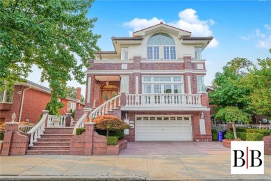 WATERFRONT LIVING!
Set on 50 x 120 discover this meticulously