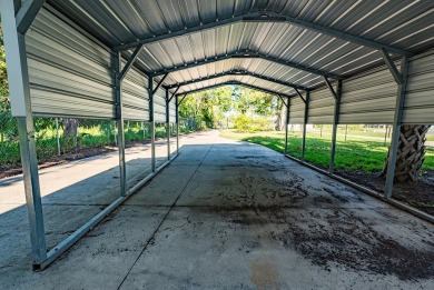 Welcome to your peaceful waterfront retreat in Suwannee