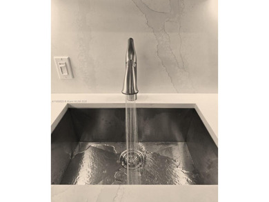 Welcome to Keystone Harbor Club! Newly renovated, spacious 1BD/1