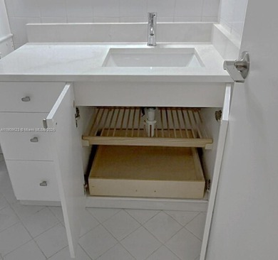 Welcome to Keystone Harbor Club! Newly renovated, spacious 1BD/1