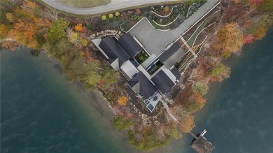Welcome to 425 Peninsula Ridge, an extraordinary waterfront