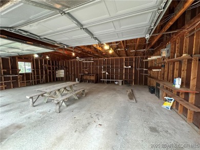 Charming 3 bed, 1.5 bath earth contact home on a quiet dead-end