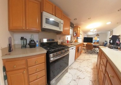 * 2 bedrooms plus Office room. Easy conversion to a 3rd bedroom