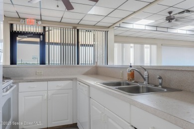 This 7th floor gated community offers breathtaking river views