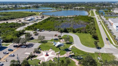 This 7th floor gated community offers breathtaking river views