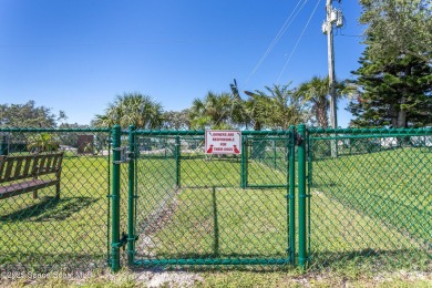 This 7th floor gated community offers breathtaking river views