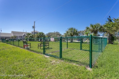 This 7th floor gated community offers breathtaking river views