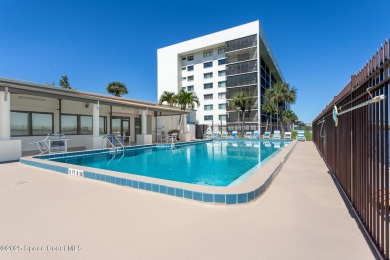 This 7th floor gated community offers breathtaking river views