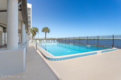 This 7th floor gated community offers breathtaking river views