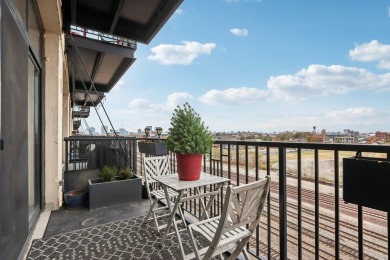 Bright, move-in ready 2BD/2BA loft in University Village with