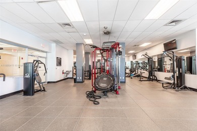 1/1/1 WAVES AT HOLLYWOOD 
GREAT VIEWS AND