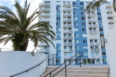 WELCOME TO THE SOUGHT AFTER BAYSHORE BATH & TENIS CLUB! ENJOY