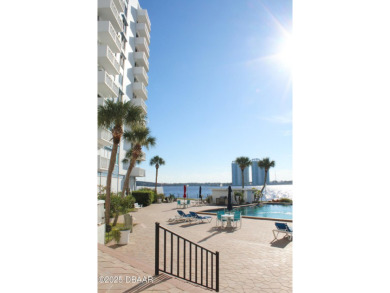 WELCOME TO THE SOUGHT AFTER BAYSHORE BATH & TENIS CLUB! ENJOY