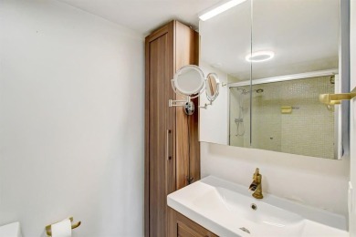 Live on this beautiful & unique secure island in the heart of Ft