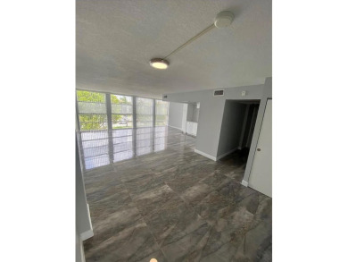 This fully remodeled 1 bed / 1 .5 bath unit is very spacious
