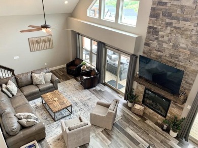 Large lodge overlooking Table Rock Lake, this is an amazing