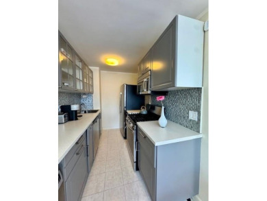 Gorgeous 1BR apartment available! This bright and spacious unit