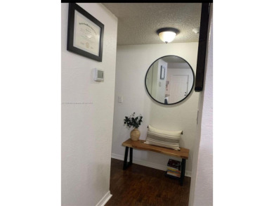 Beautiful and well-maintained 1 bedroom, 1 bathroom condo