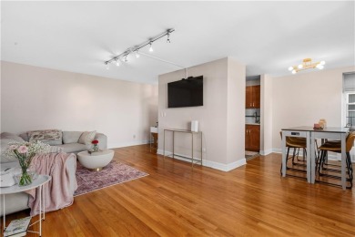 St. George one-bedroom one bath at 36 Hamilton Ave-900 SF with a