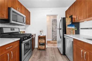 St. George one-bedroom one bath at 36 Hamilton Ave-900 SF with a