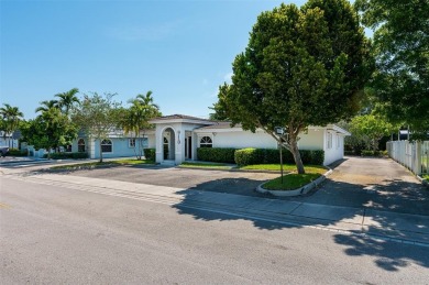 Rarely available Freestanding building. One story building with