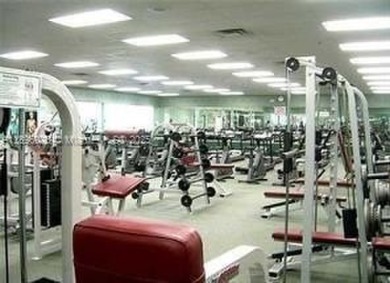 WELCOME TO A PRESTIGIOUS 55+ COMMUNITY LOCATED IN PEMBROKE PINES