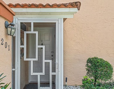 SUPERB LOCATION!! Walk To Clubhouse! Great location with the