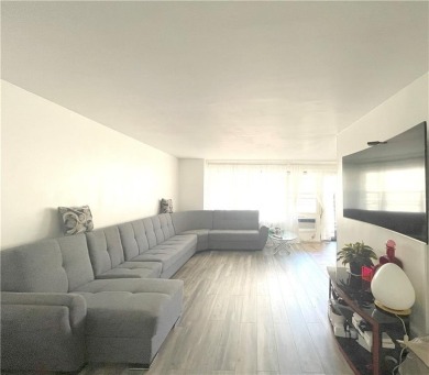 Welcome to your new oasis! Situated in the heart of prime Coney