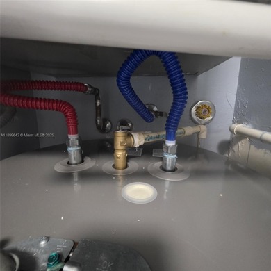 The community offers a breathtaking views of the canal and