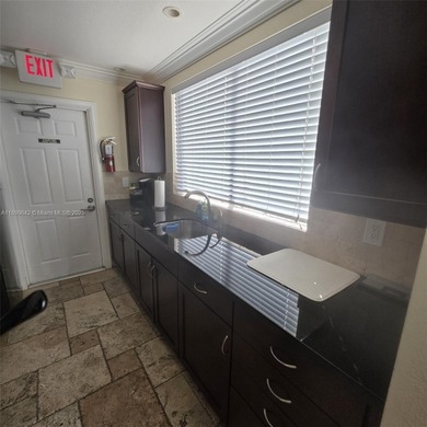 The community offers a breathtaking views of the canal and