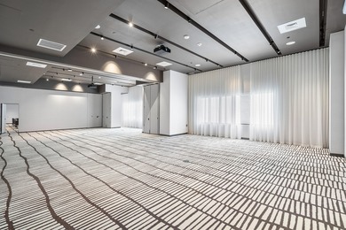 By combining the local atmosphere of a homestay with the service