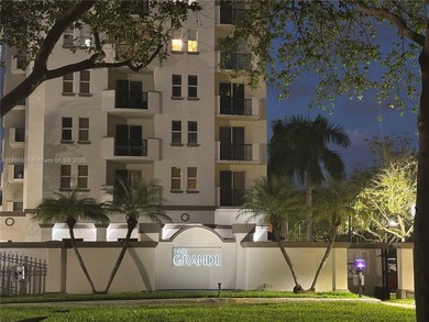 Bathed in natural light, this spacious 7th-floor split 2BR/2BA