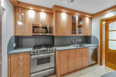 Large and remodeled coop with a Large Oceanview balcony in a