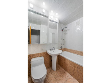 Large and remodeled coop with a Large Oceanview balcony in a