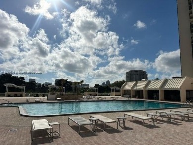 Reduced! Large 1 Bed/ 1.5 Bath + Den - 913  SF - Just in