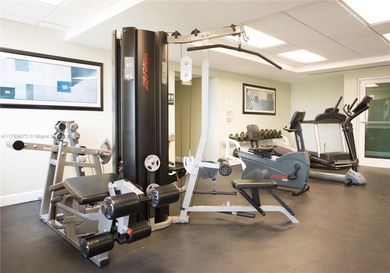 Great and bright corner unit in Coral Gables *** 2 nice bedrooms