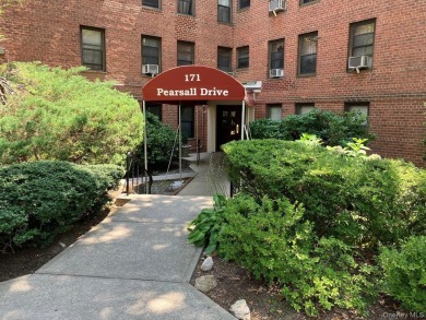 This 1-bedroom Vernon Woods co-op is part of a six building
