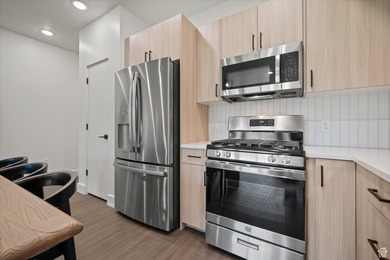 This fully furnished 1-bedroom condo sits between the 10th and