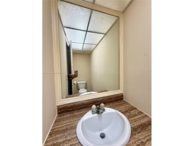 Beautiful 1 bed / 1.5 bath condo located on the 3rd floor of a