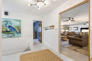 Located just 20 minutes from the vibrant shopping and dining